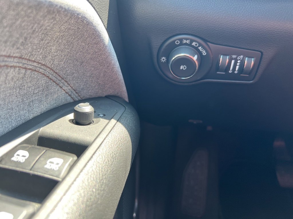 New 2023 Jeep Compass Latitude w/ Sun and Sound Group image 23