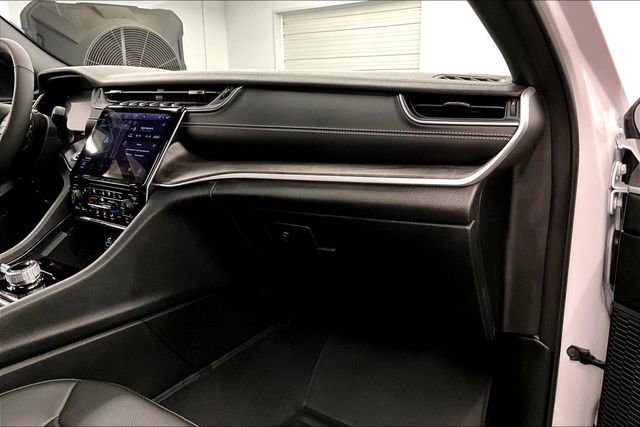 Used 2025 Jeep Grand Cherokee Limited w/ Luxury Tech Group II AWD/4WD image 19