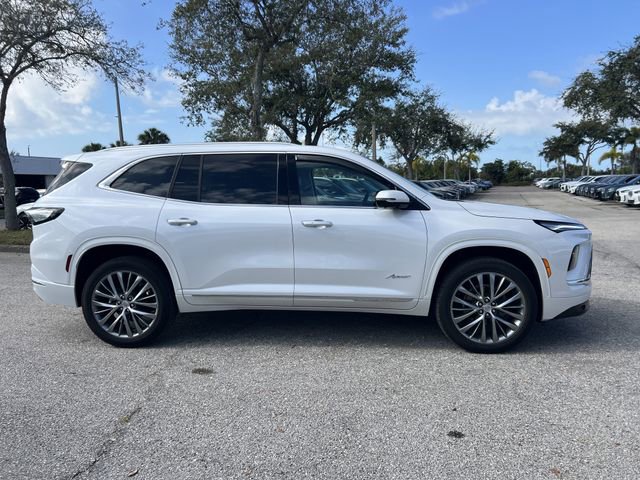Used 2025 Buick Enclave Avenir image 3