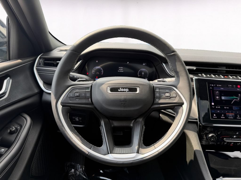 Used 2023 Jeep Grand Cherokee L Laredo AWD/4WD image 12