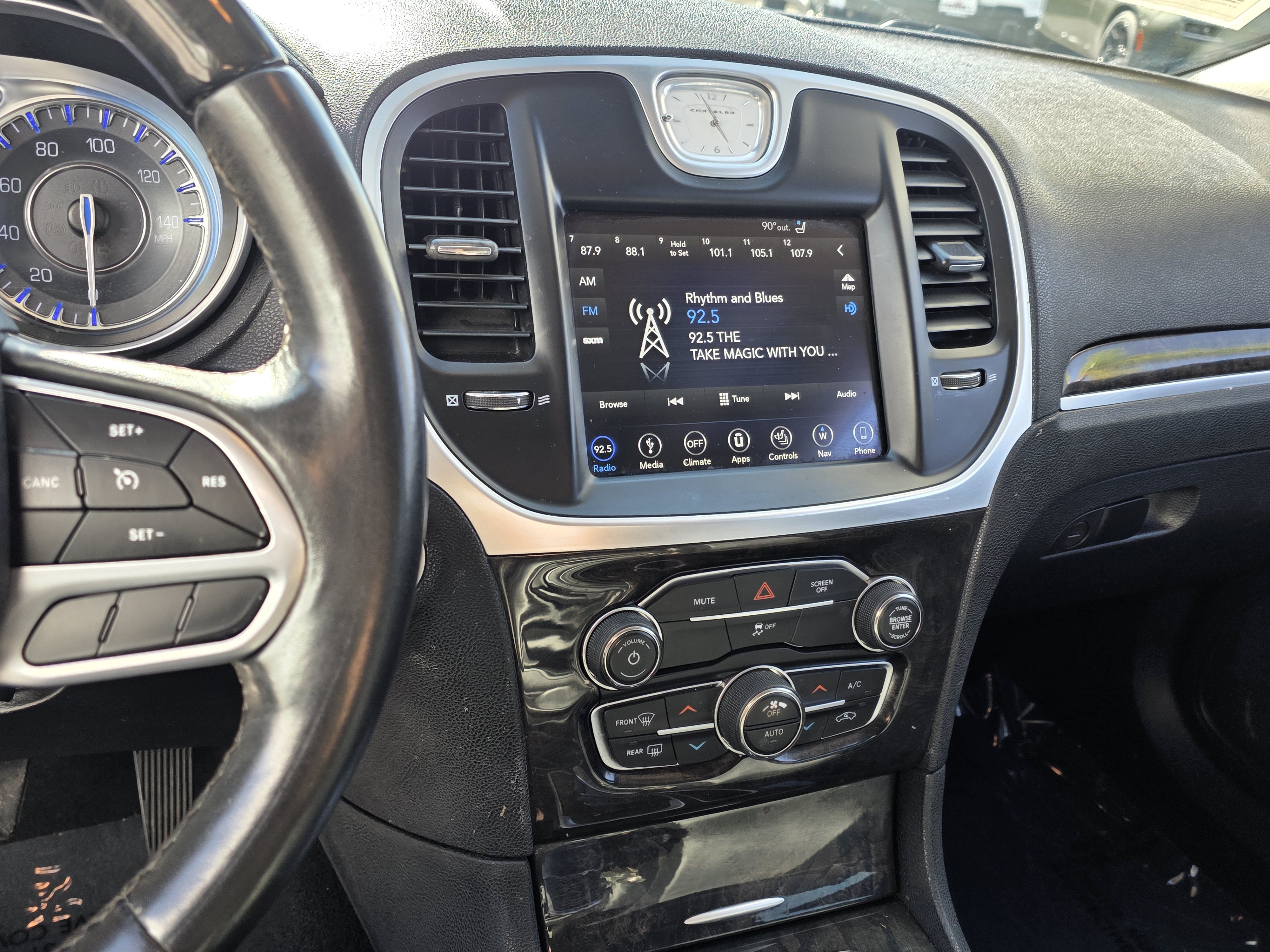 Used 2019 Chrysler 300 Limited RWD image 14