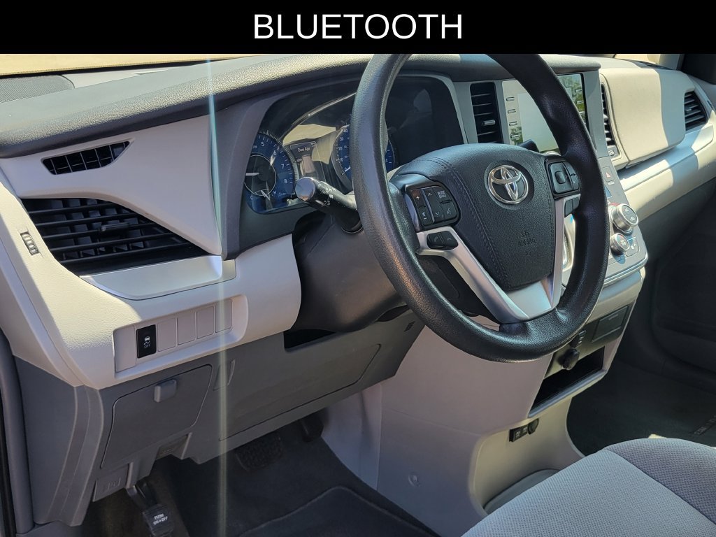 Used 2019 Toyota Sienna L w/ Carpet Mat Package FWD image 12