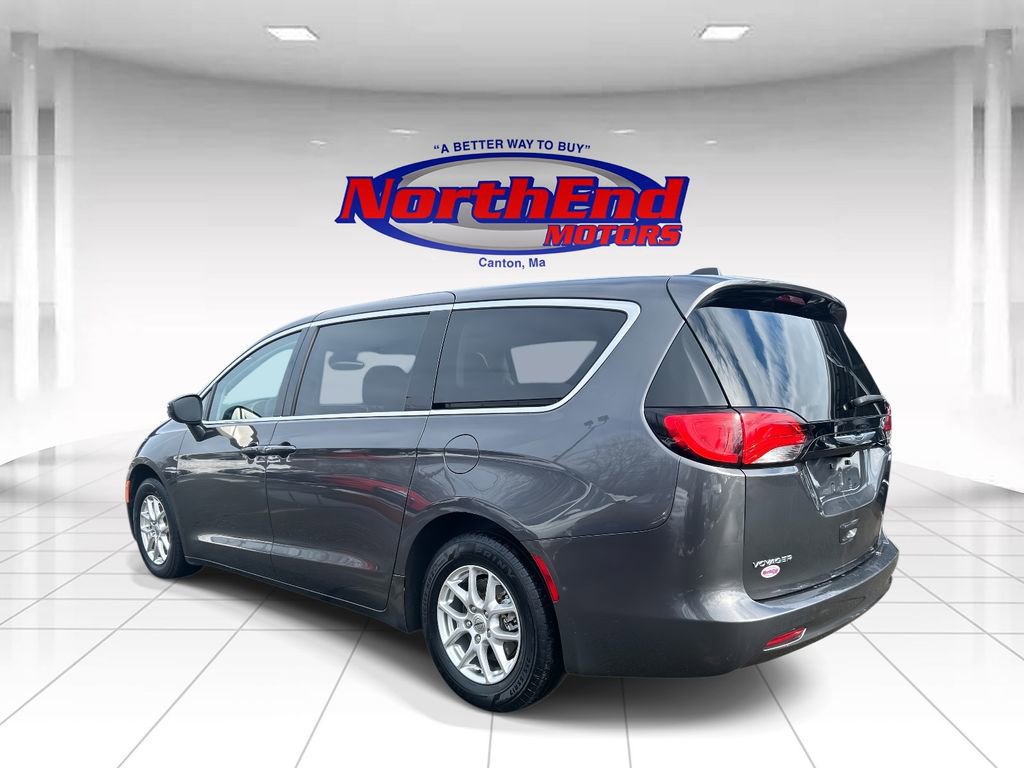 Used 2023 Chrysler Voyager LX image 6