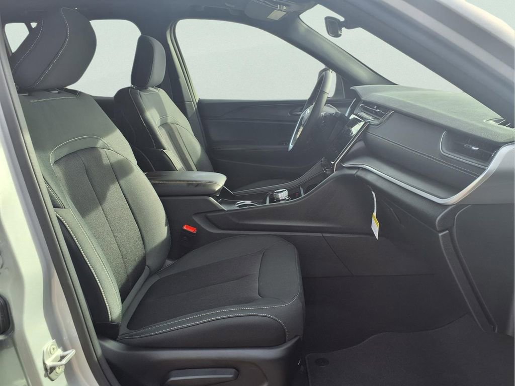 New 2026 Jeep Grand Cherokee Laredo image 11