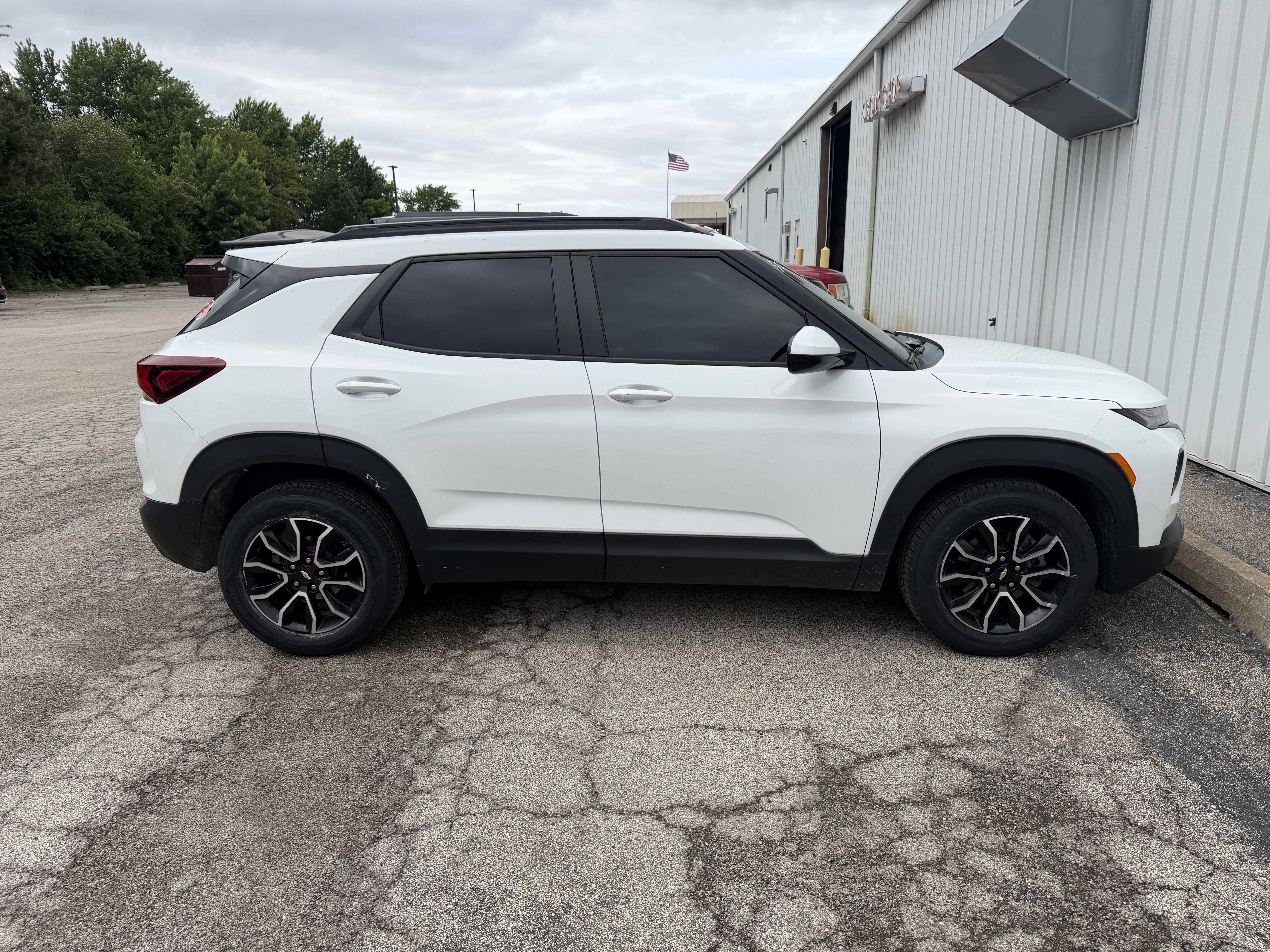 Used 2023 Chevrolet TrailBlazer ACTIV FWD image 2