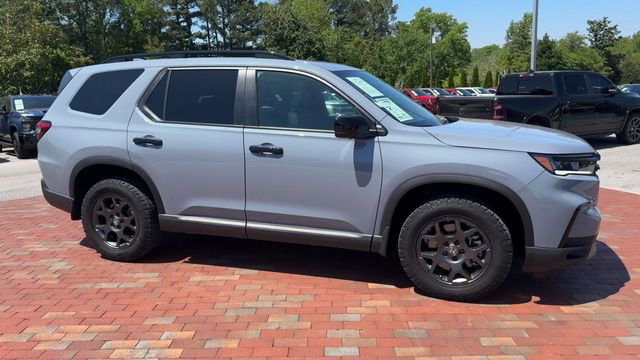 Certified 2025 Honda Pilot TrailSport image 2