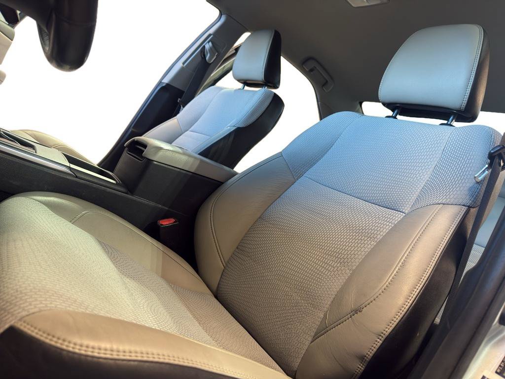 Used 2016 Toyota Camry SE FWD image 16