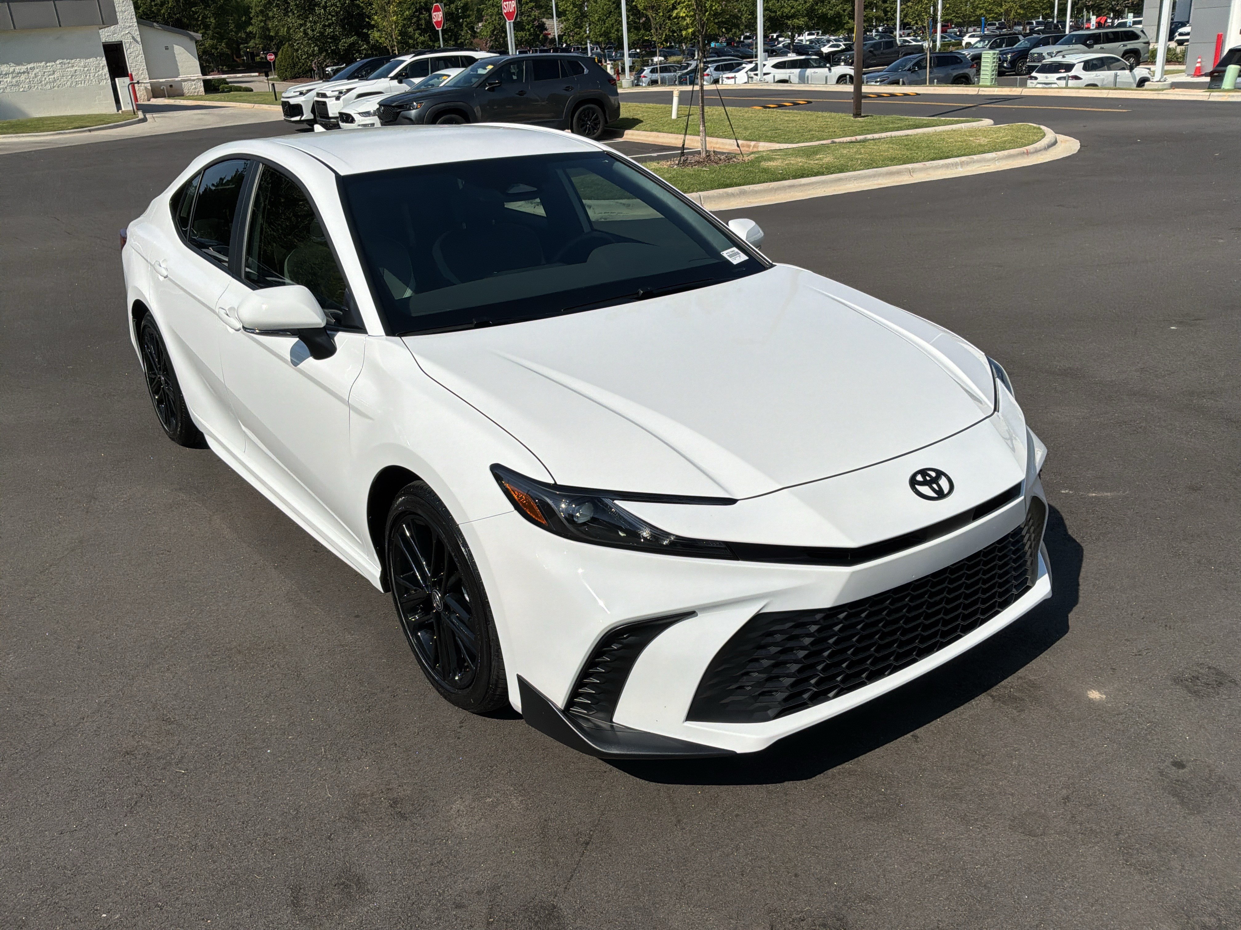 Used 2026 Toyota Camry SE w/ Convenience Package FWD image 2