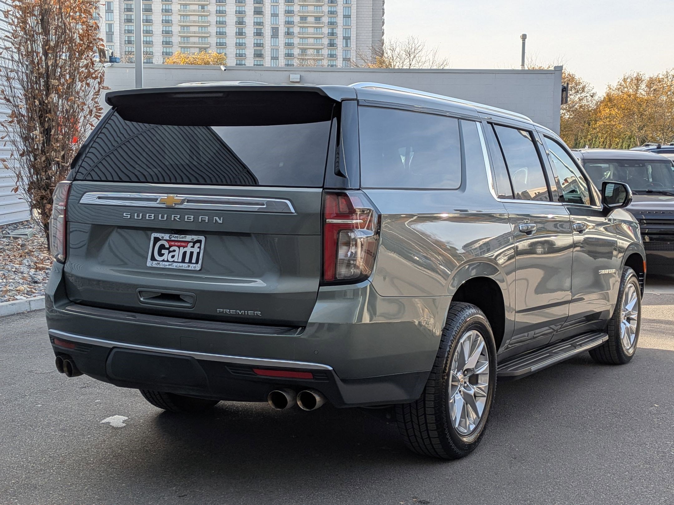 Used 2023 Chevrolet Suburban Premier image 3