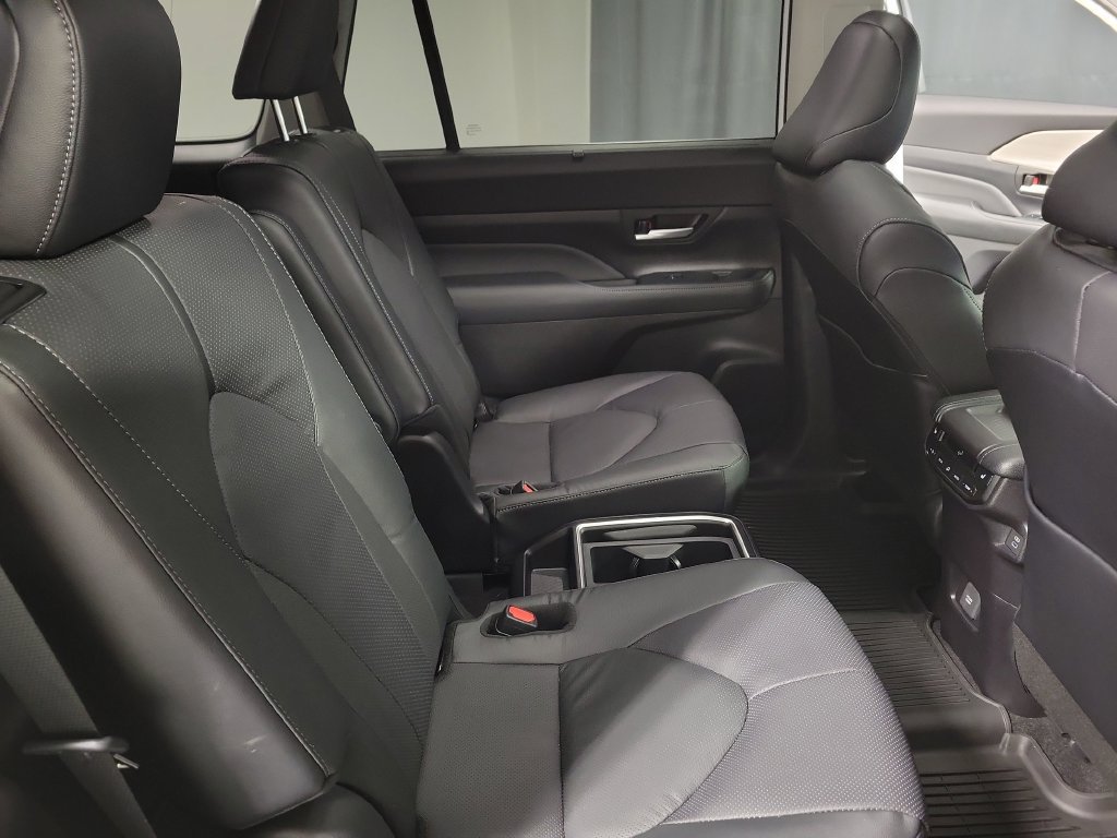 Used 2026 Toyota Grand Highlander AWD Hybrid image 36
