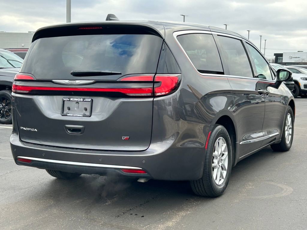 Certified 2023 Chrysler Pacifica Touring-L image 7