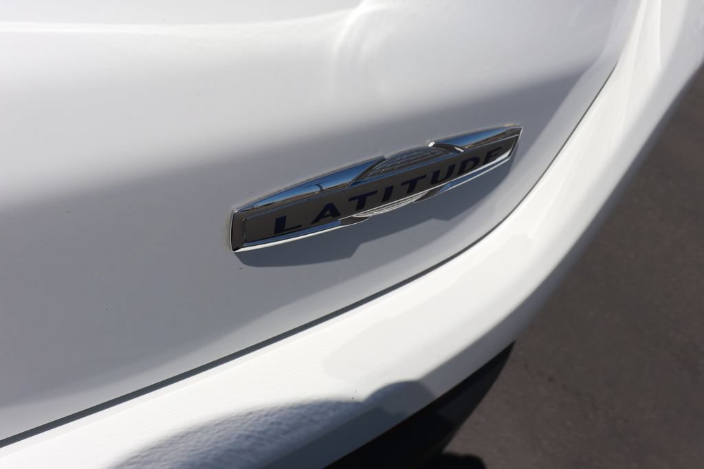 Used 2025 Jeep Compass Latitude AWD/4WD image 8
