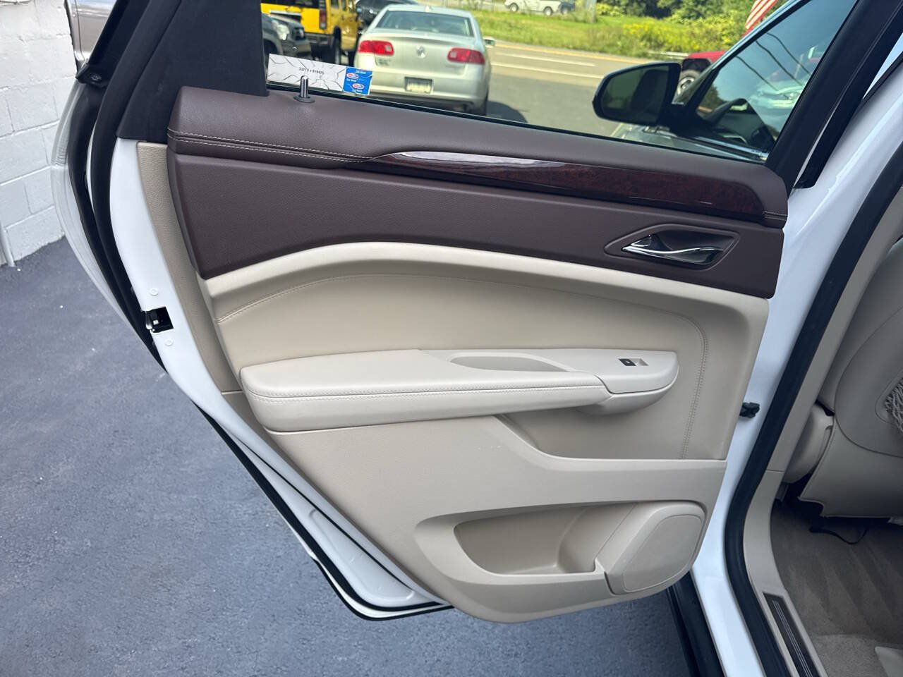 Used 2011 Cadillac SRX Luxury AWD/4WD image 17