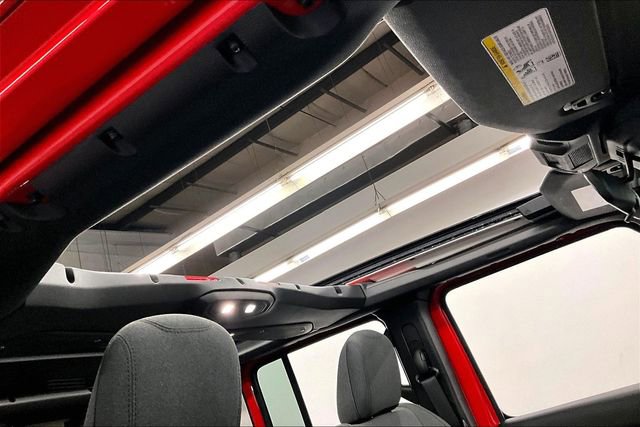 Used 2025 Jeep Wrangler Unlimited Sahara w/ Safety Group image 21