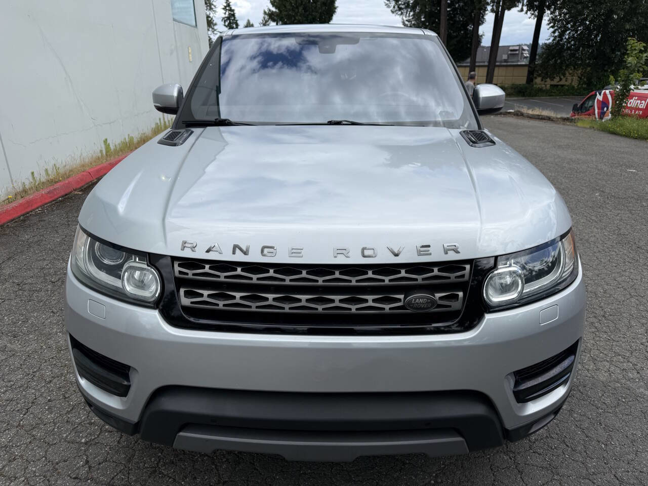 Used 2016 Land Rover Range Rover Sport SE AWD/4WD image 24