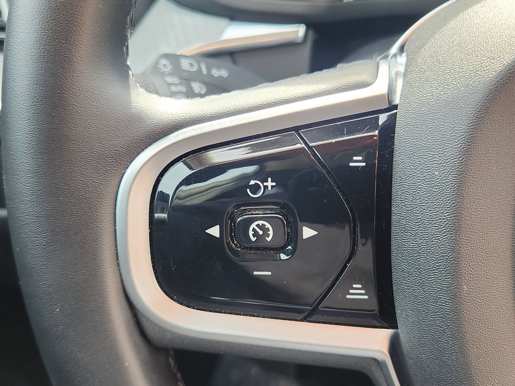 Certified 2025 Volvo XC60 B5 Plus AWD/4WD image 31