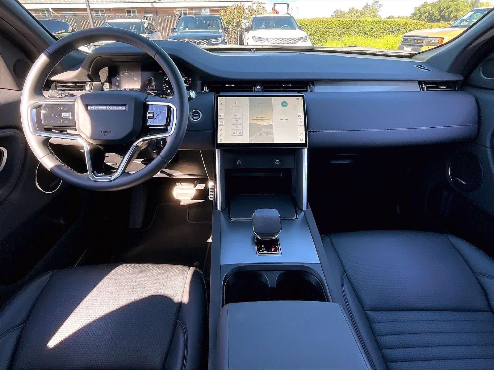 Used 2025 Land Rover Discovery Sport Dynamic SE AWD/4WD image 17