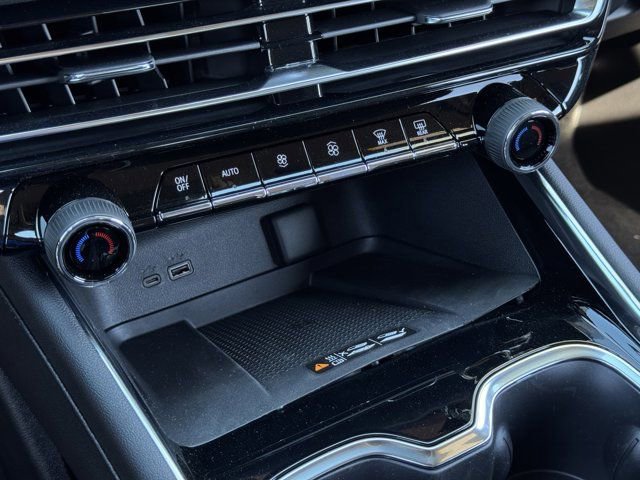 New 2025 Chevrolet Traverse LT w/ Enhanced Driving Package image 15