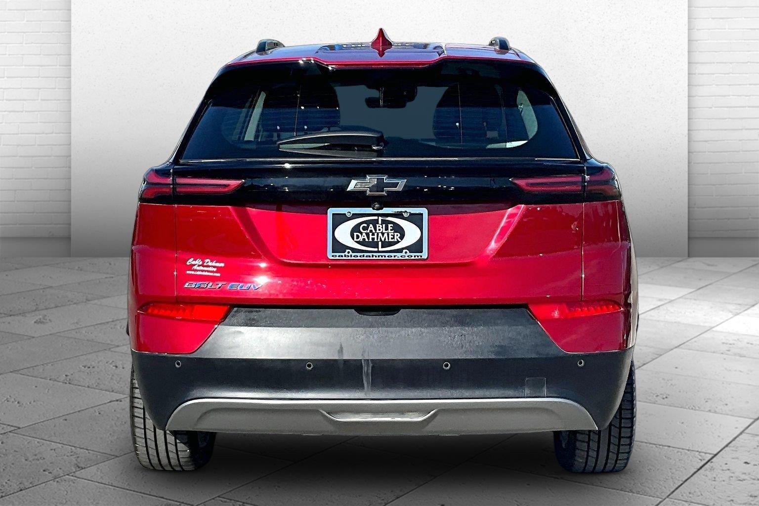 Used 2023 Chevrolet Bolt EUV Premier w/ Sun & Sound Package FWD image 3