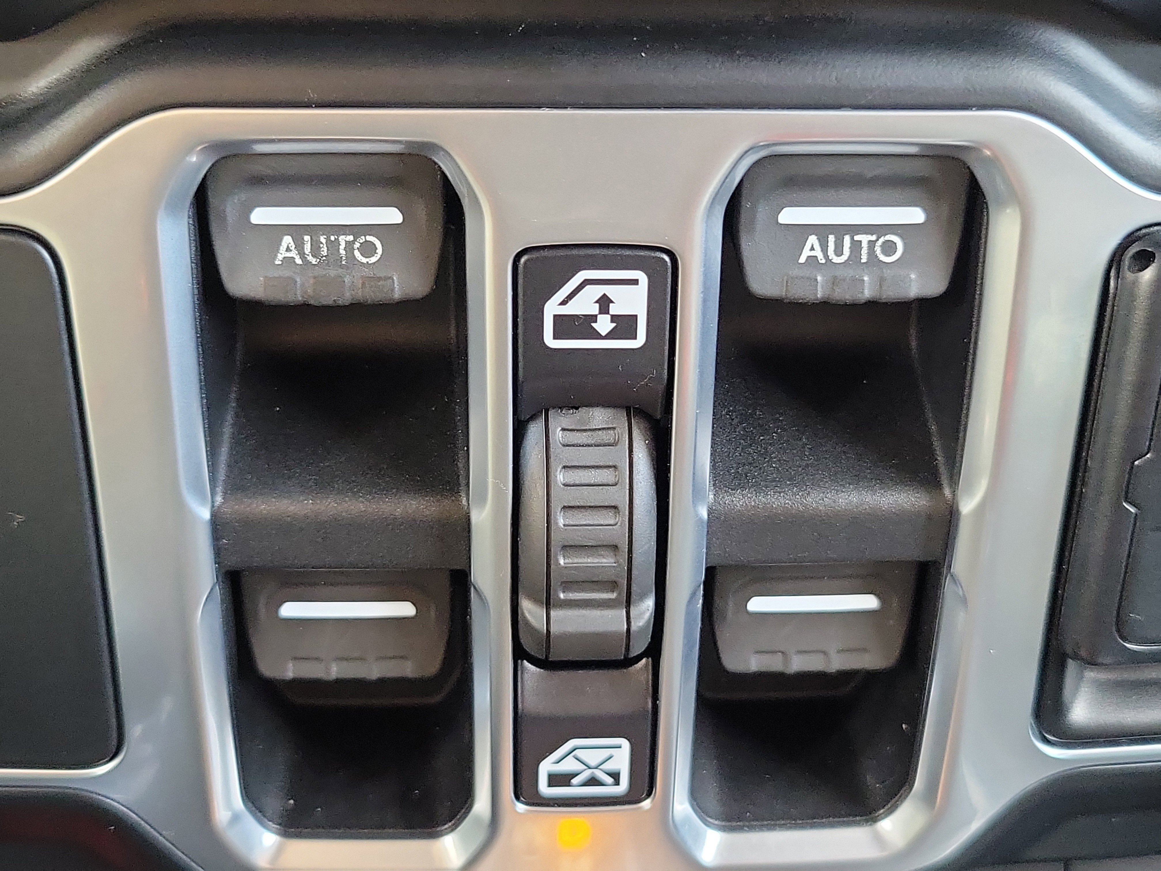 Used 2018 Jeep Wrangler Unlimited Rubicon w/ Dual Top Group image 24