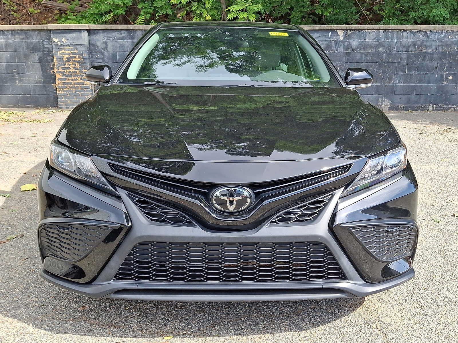 Used 2023 Toyota Camry SE FWD image 2