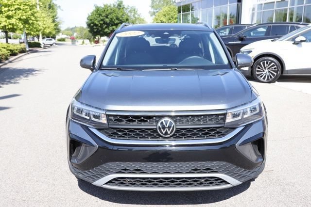 Used 2022 Volkswagen Taos SE w/ Panoramic Sunroof Package AWD/4WD image 7