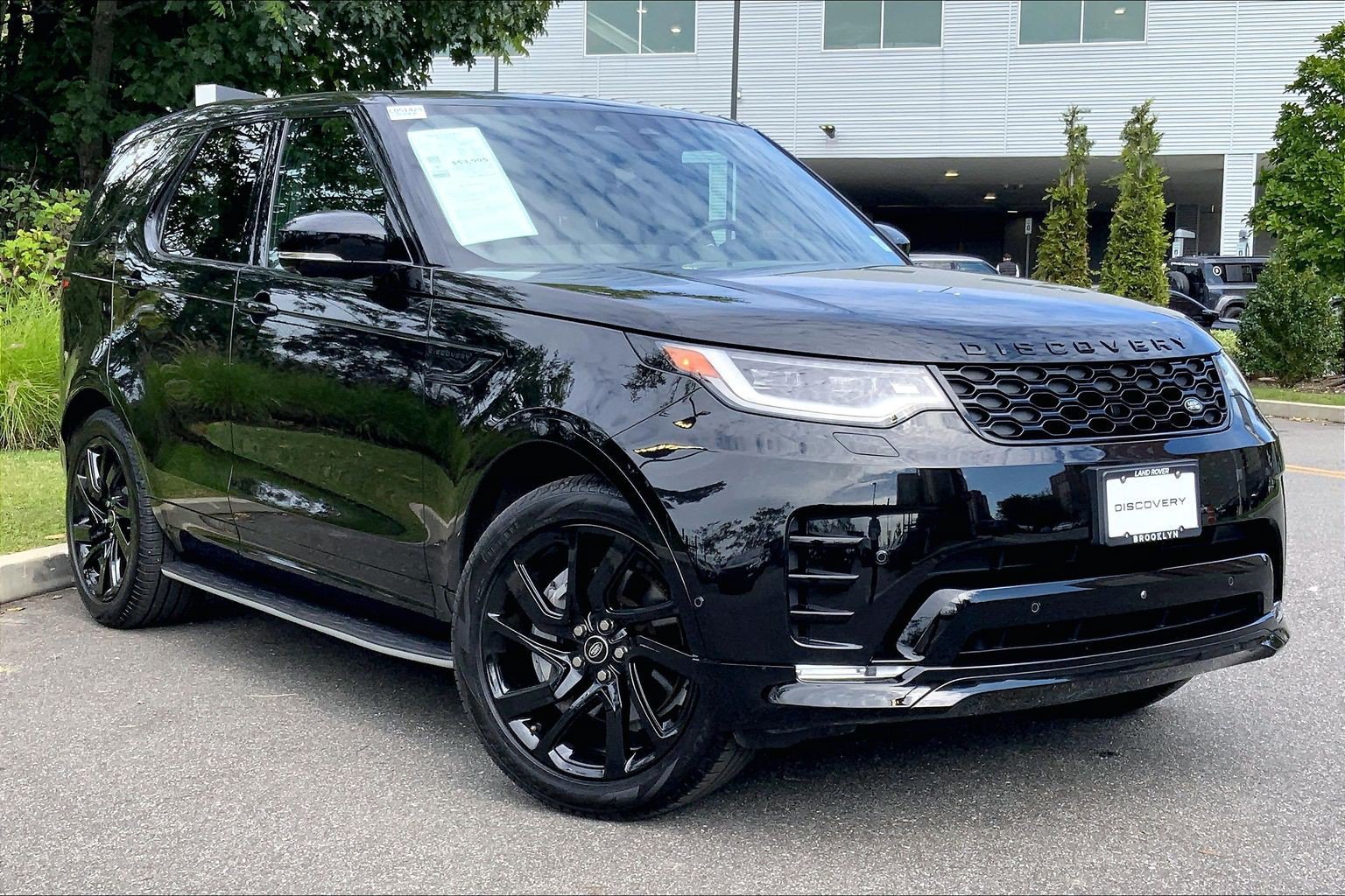 Certified 2025 Land Rover Discovery Dynamic SE AWD/4WD image 2