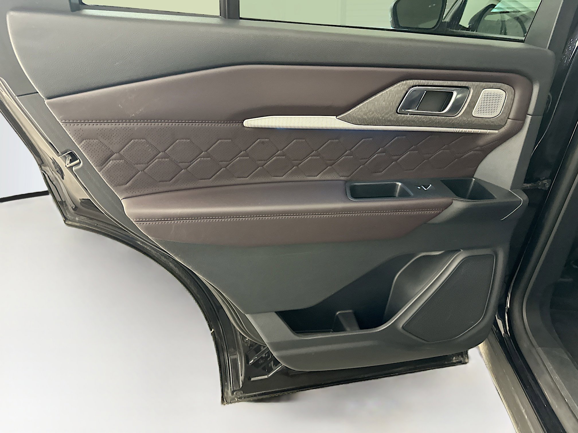 Used 2025 Ford Explorer Platinum w/ LUX Leather Package image 28