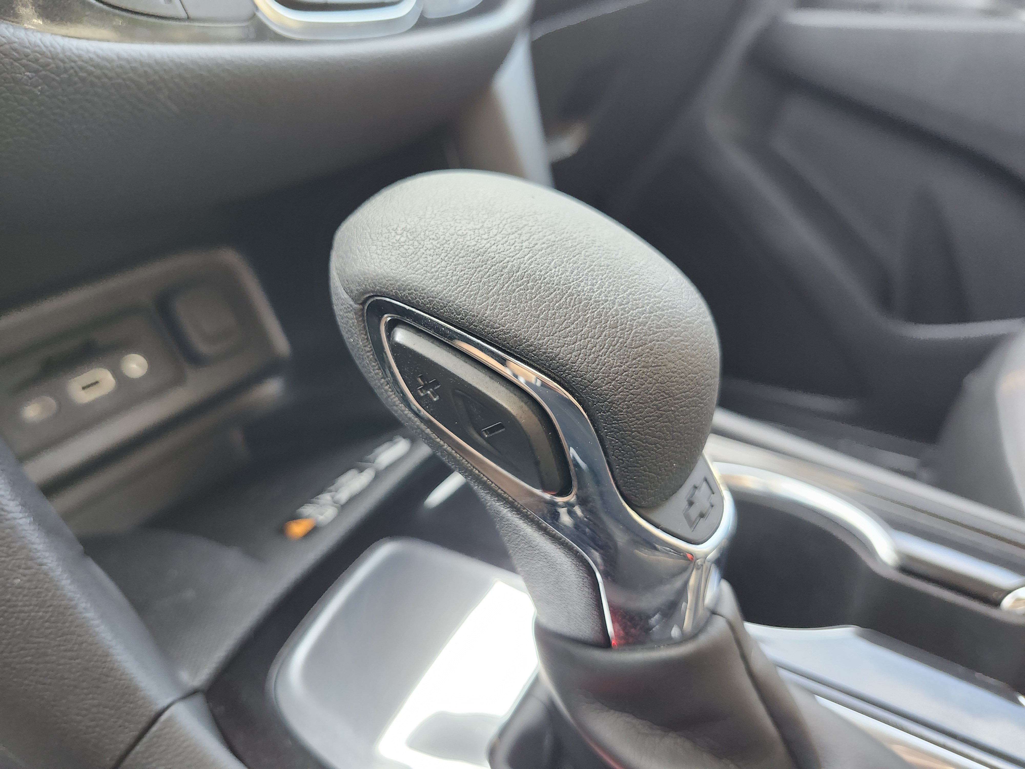 Used 2023 Chevrolet Equinox Premier FWD image 33
