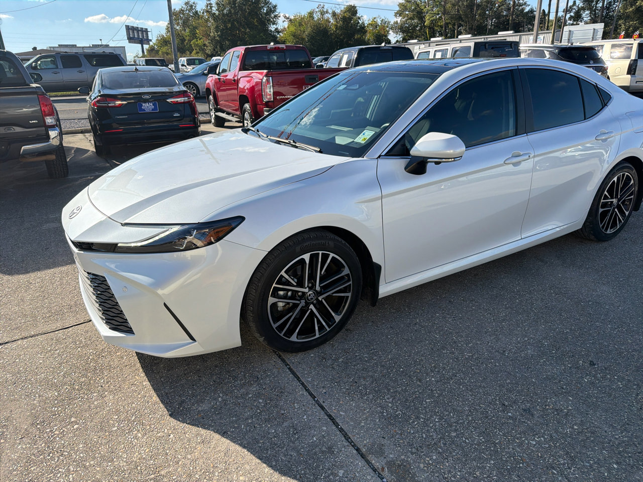 Used 2025 Toyota Camry XLE image 3