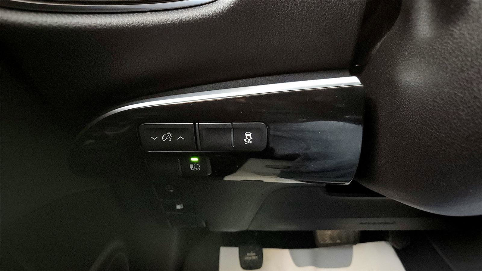 Used 2018 Toyota Prius Prime Premium image 32