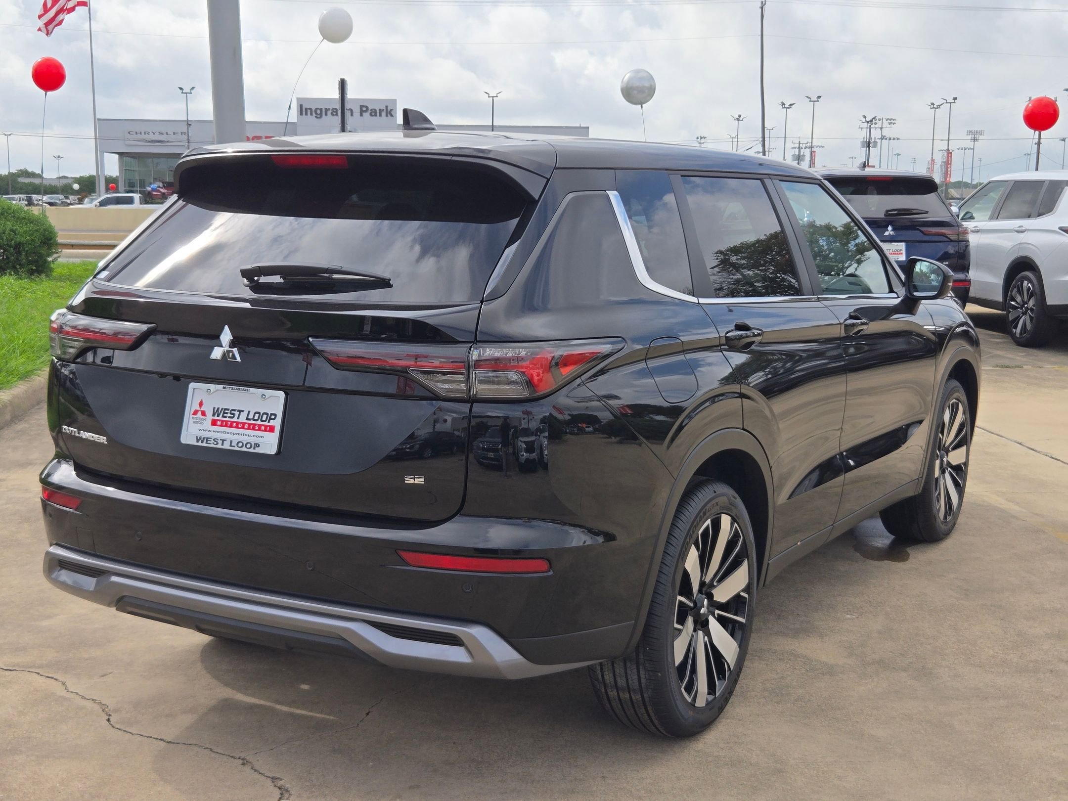 New 2026 Mitsubishi Outlander SE FWD image 5