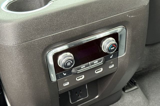 Used 2024 GMC Yukon Denali Ultimate AWD/4WD image 45