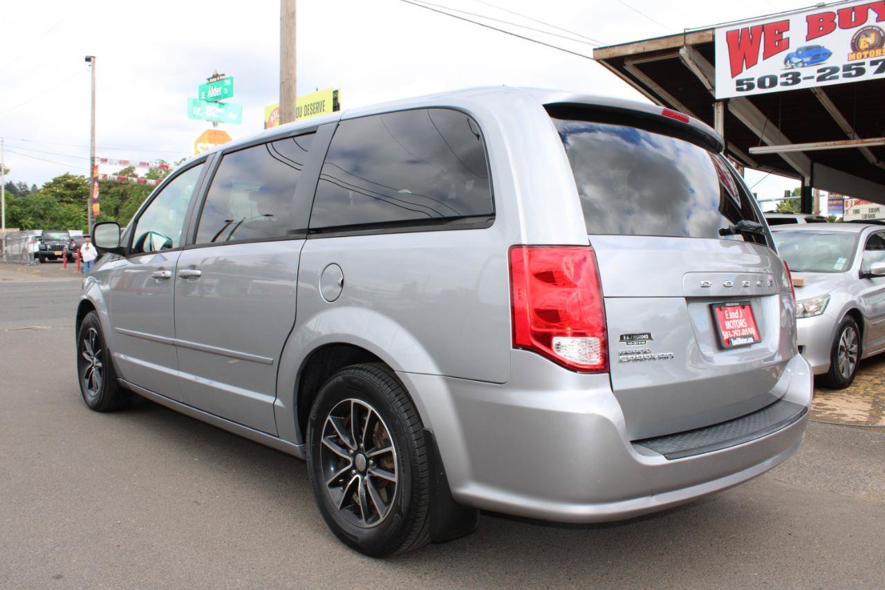 Used 2015 Dodge Grand Caravan SE w/ Quick Order Package 29E SE FWD image 4