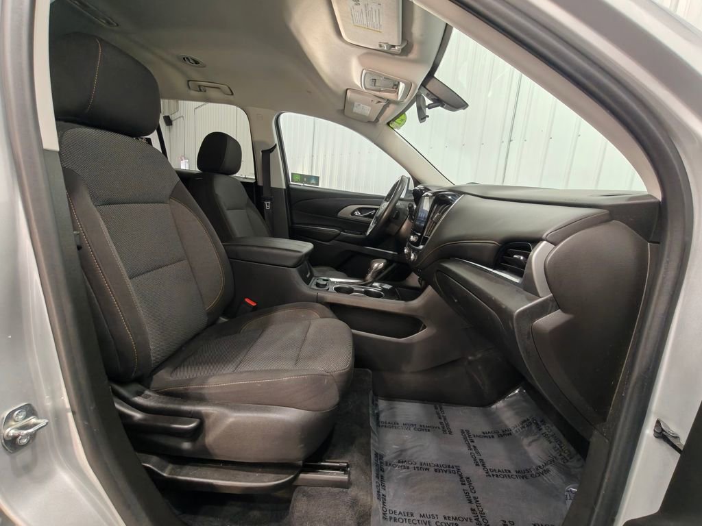 Used 2021 Chevrolet Traverse LT image 23