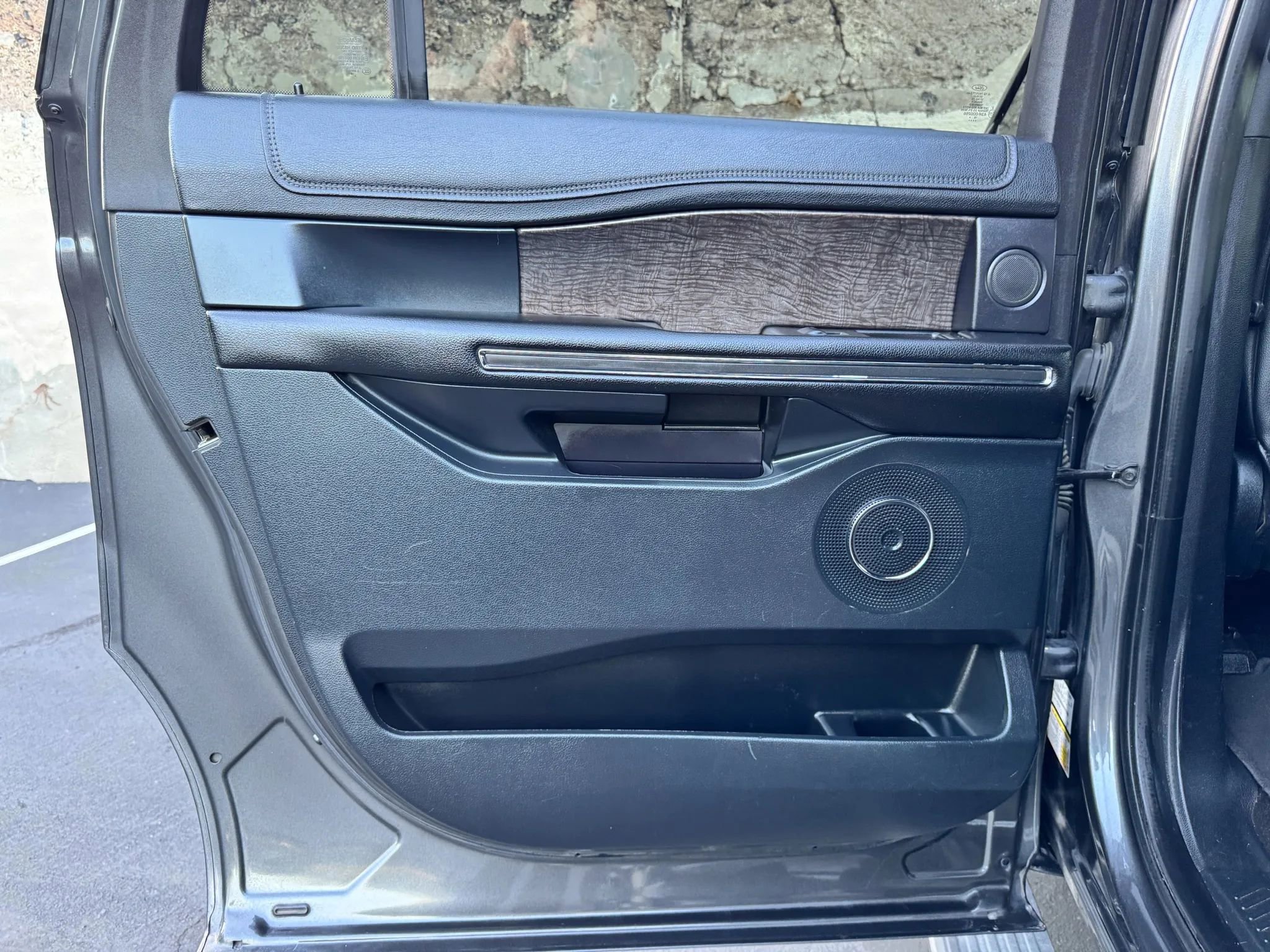 Used 2020 Ford Expedition Max Limited image 24