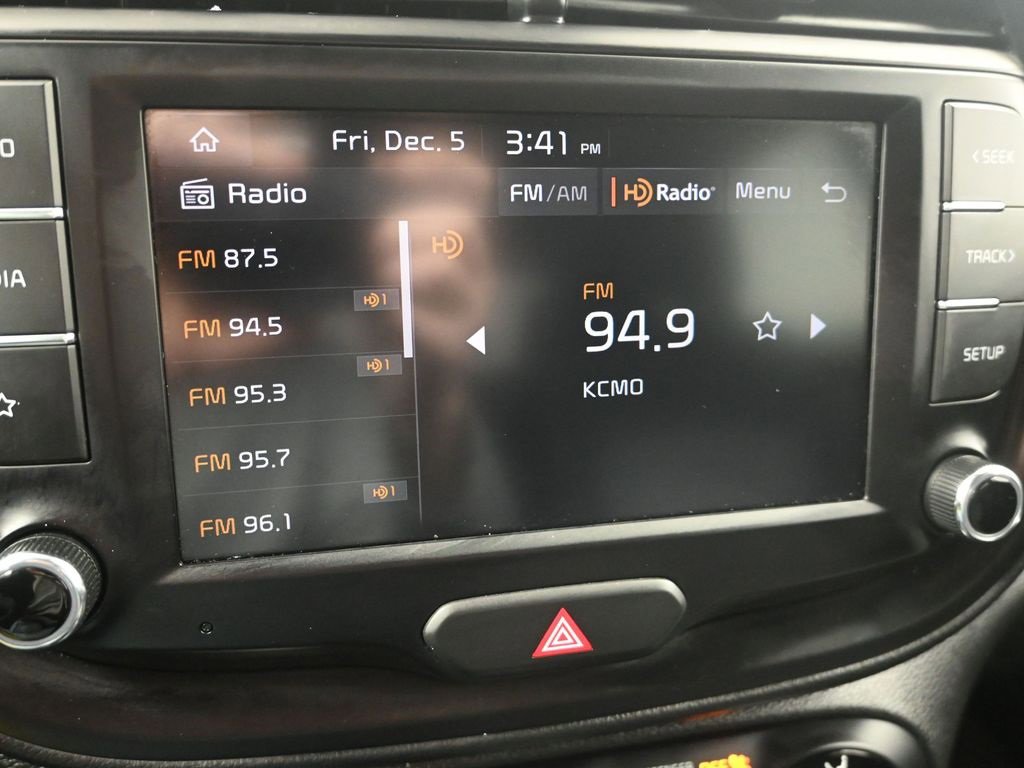 Certified 2024 Kia Soul LX w/ Option Group 015 image 16