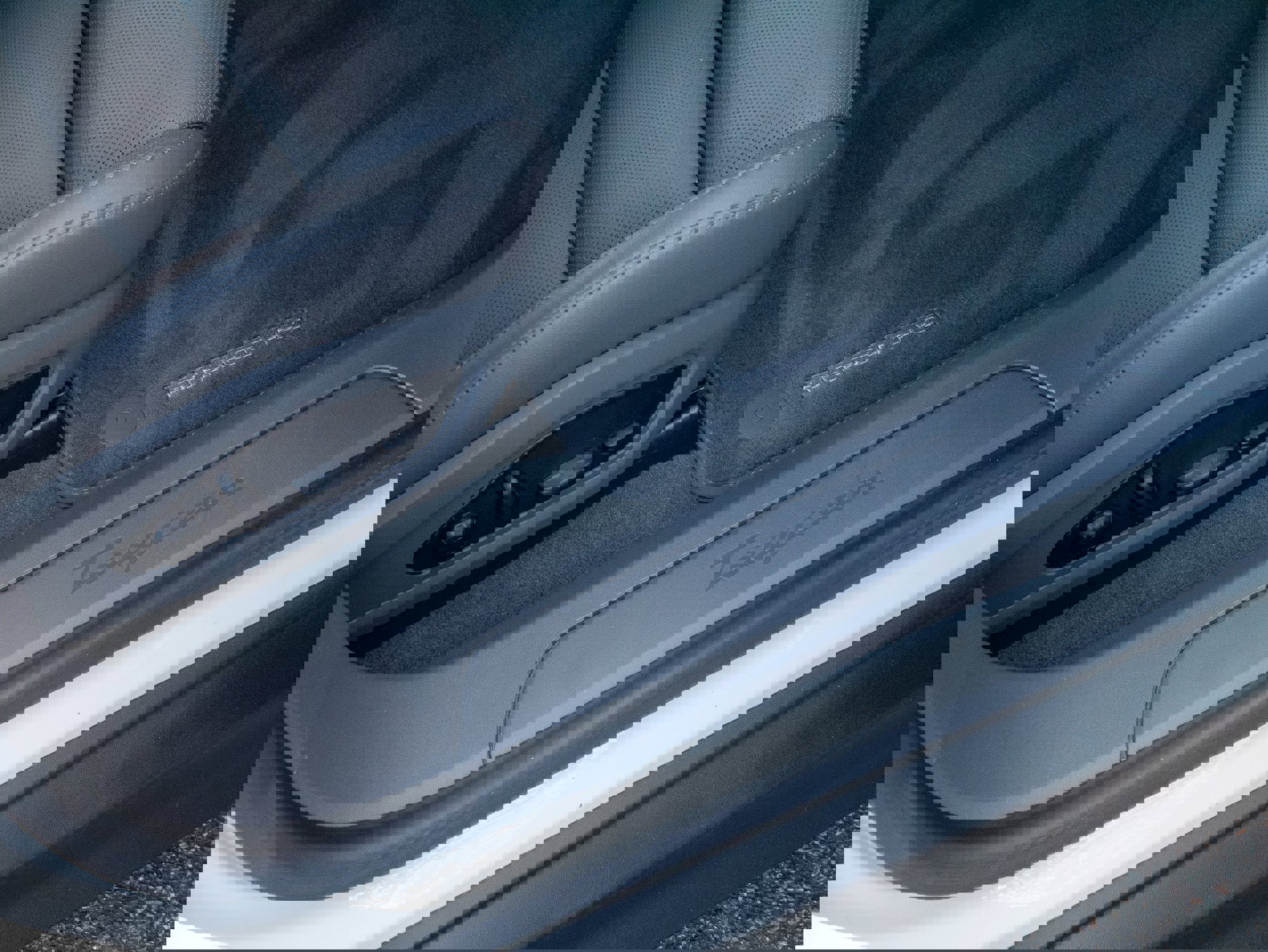 Used 2022 Porsche Taycan image 30