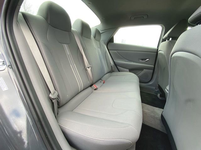 Used 2023 Hyundai Elantra SEL w/ Convenience Package image 17