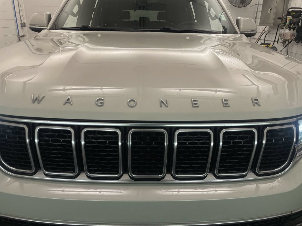 Used 2022 Jeep Wagoneer Series III w/ Rear Seat Entertainment Group AWD/4WD image 26