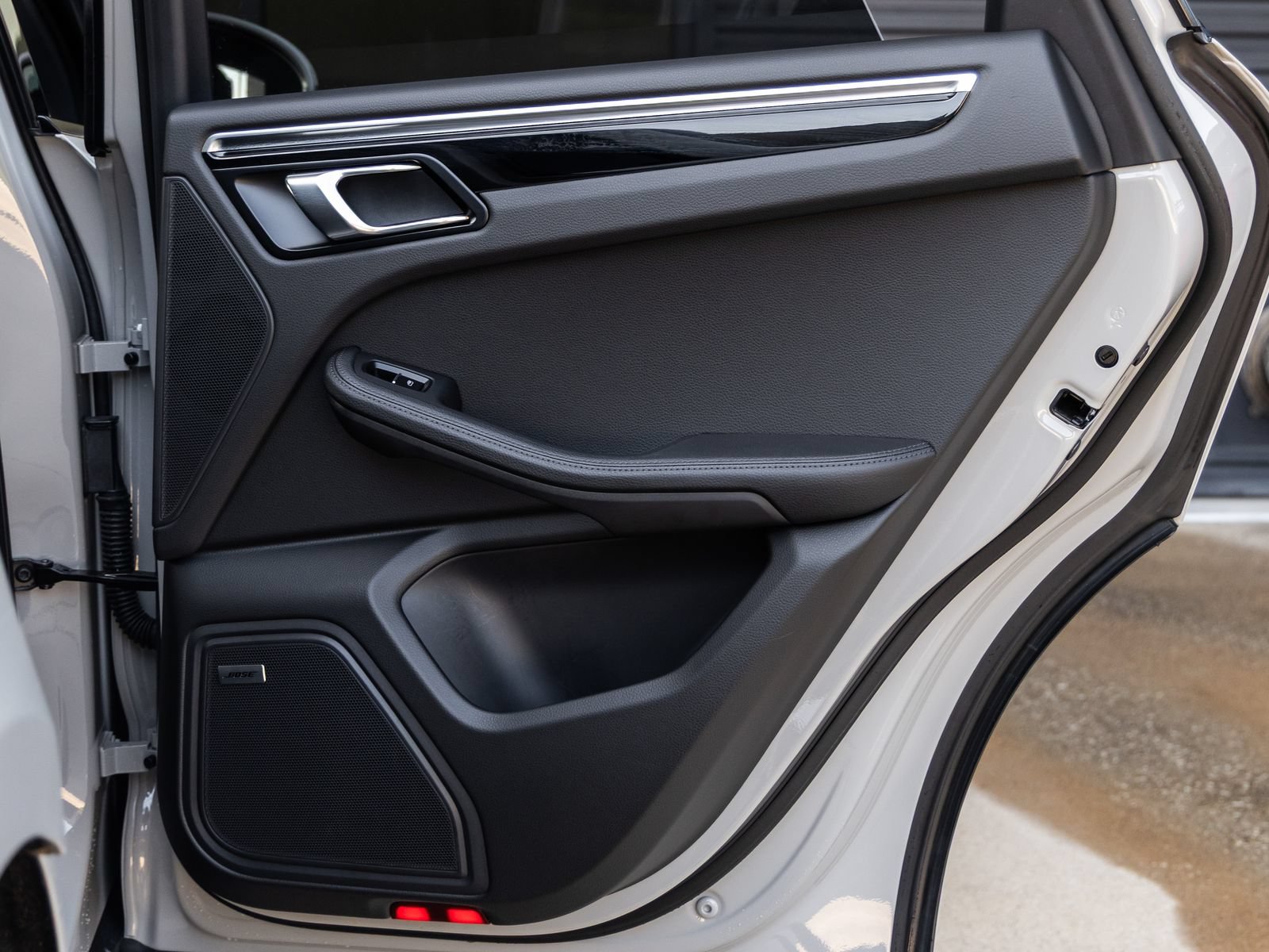 Certified 2024 Porsche Macan S AWD/4WD image 39