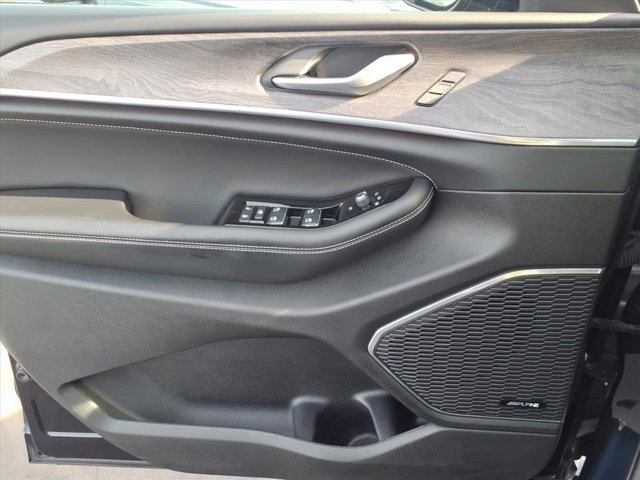 Used 2023 Jeep Grand Cherokee Overland image 22