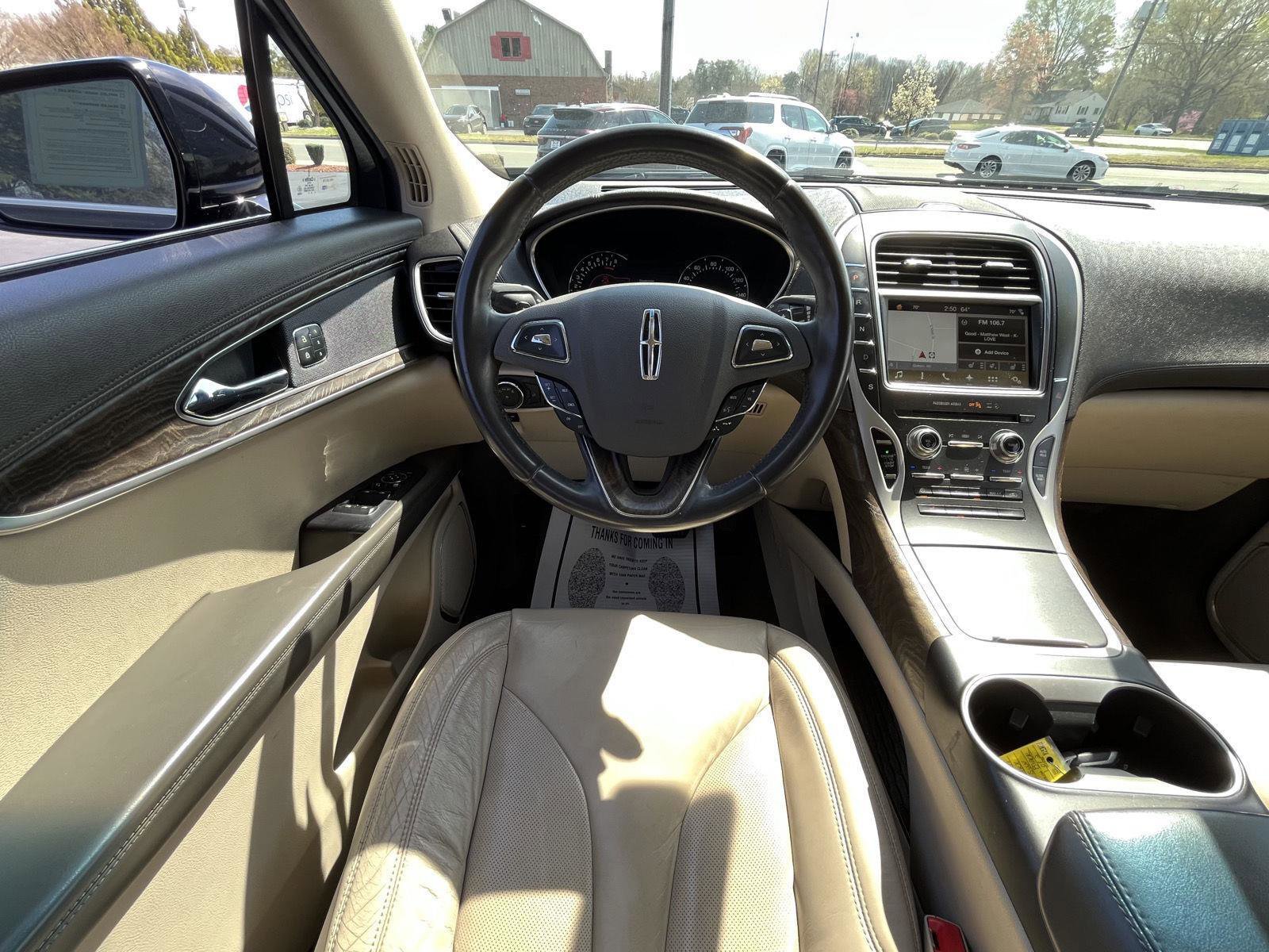 Used 2017 Lincoln MKX Select w/ Select Plus Package image 4