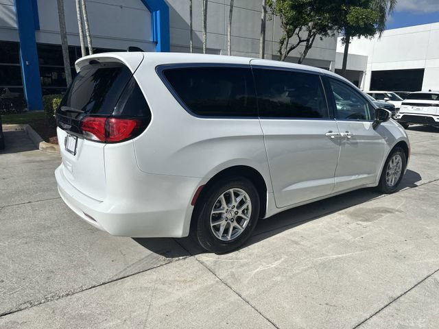 Used 2023 Chrysler Voyager LX FWD image 37