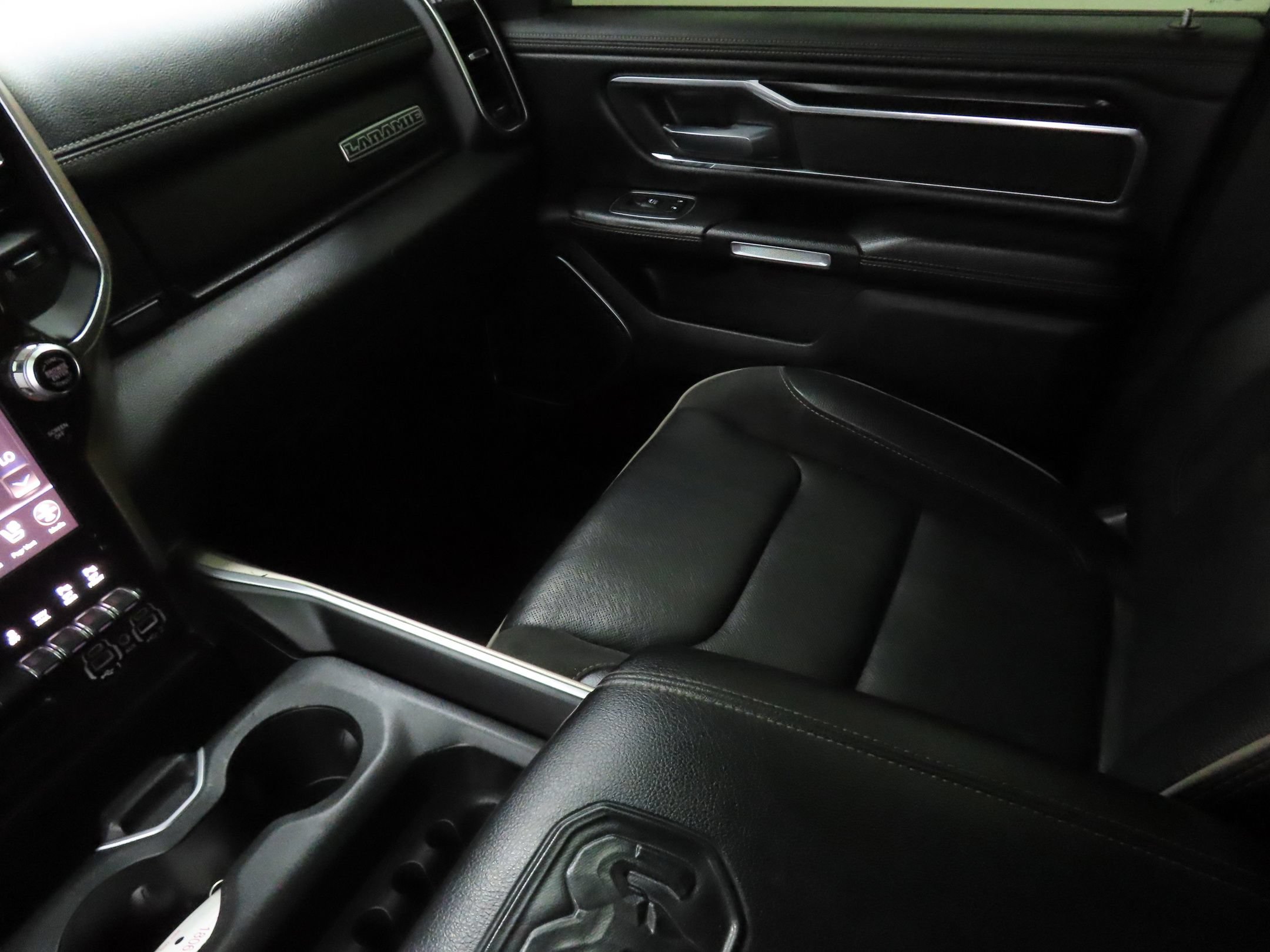 Used 2019 RAM 1500 Laramie w/ Sport Appearance Package AWD/4WD image 19