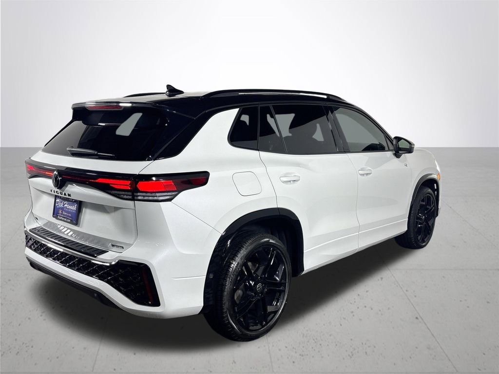 New 2025 Volkswagen Tiguan SE R-Line image 6