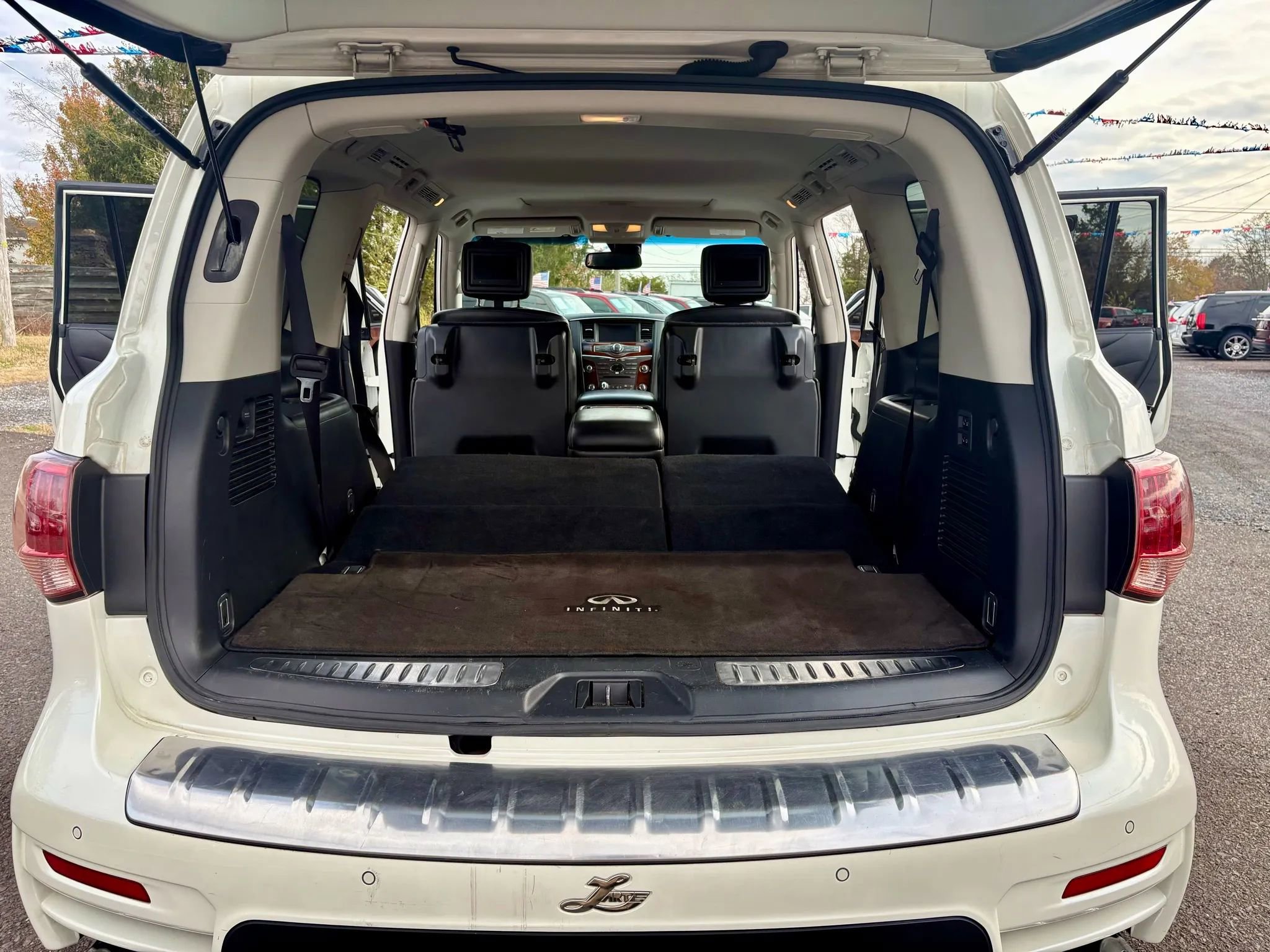 Used 2016 INFINITI QX80 4WD w/ Deluxe Technology Package image 28