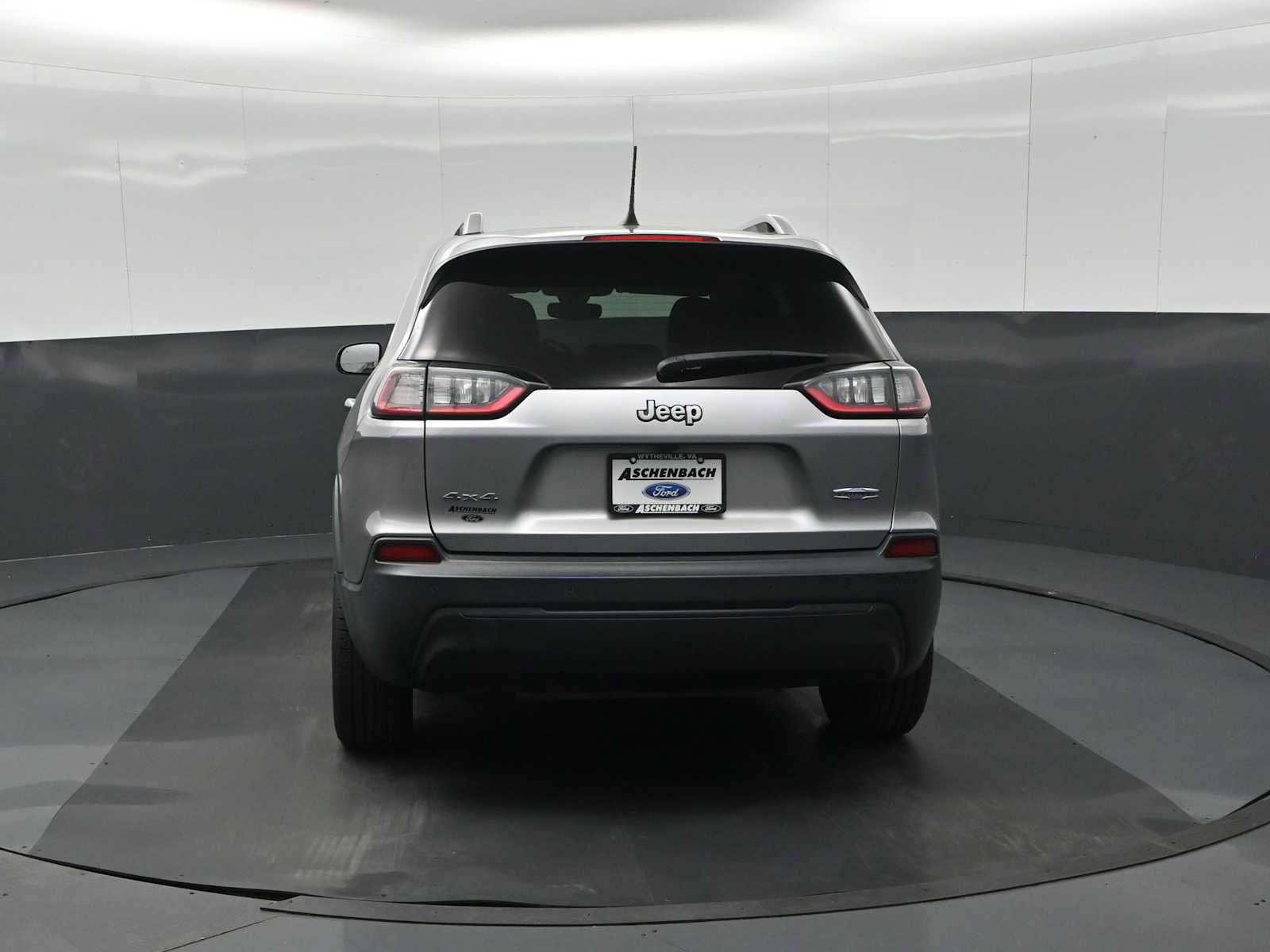Used 2019 Jeep Cherokee Latitude Plus w/ Comfort/Convenience Group image 8