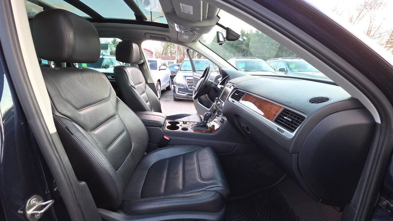 Used 2012 Volkswagen Touareg VR6 image 46
