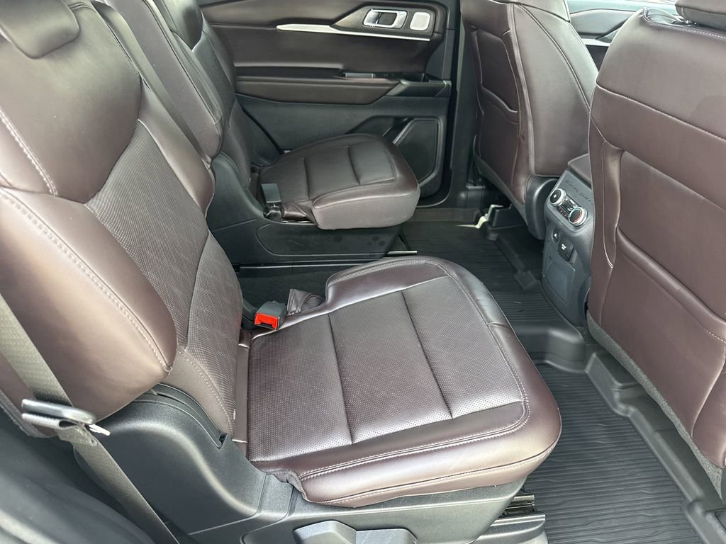 Used 2025 Ford Explorer Platinum image 15